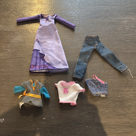 Barbie and doll clothing and accessories lot of 20 piece - Picture 5 of 5